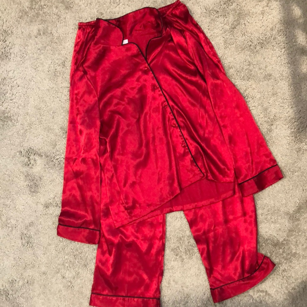 Satin pjs